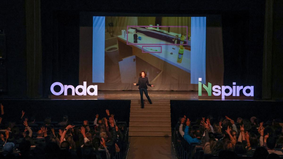 El Teatro Mónaco se llenó para disfrutar de la ponencia de Elsa Punset.