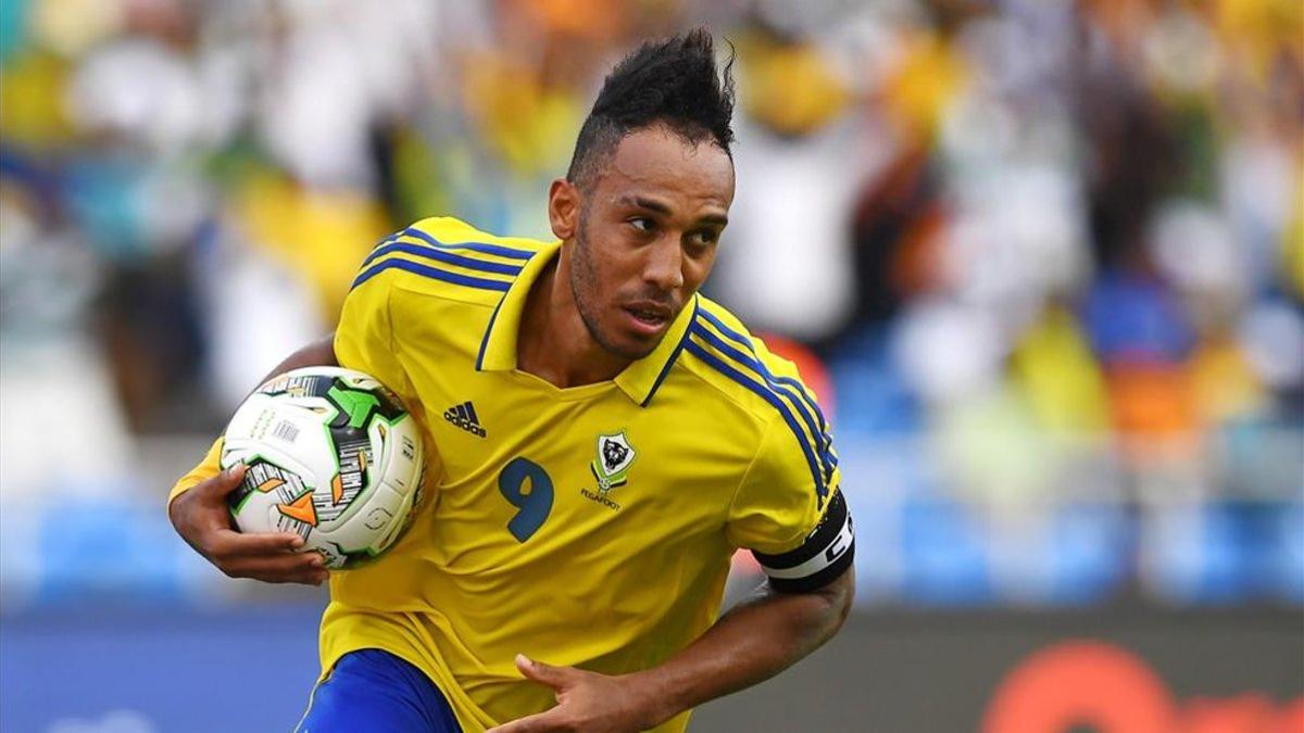 Aubameyang es el máximo goleador de la historia de la selección gabonesa con 25 goles anotados en 63 internacionalidades