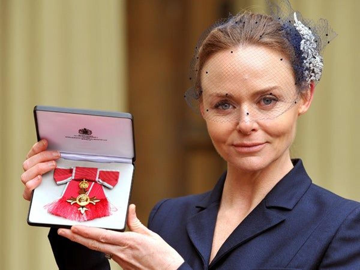 Stella McCartney recoge el premio oficial del Imperio Británico