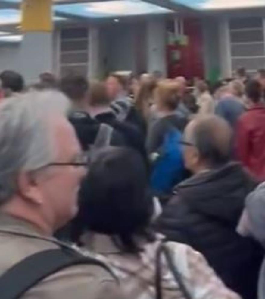 Erneut lange Schlangen an der Sicherheitskontrolle am Flughafen Mallorca