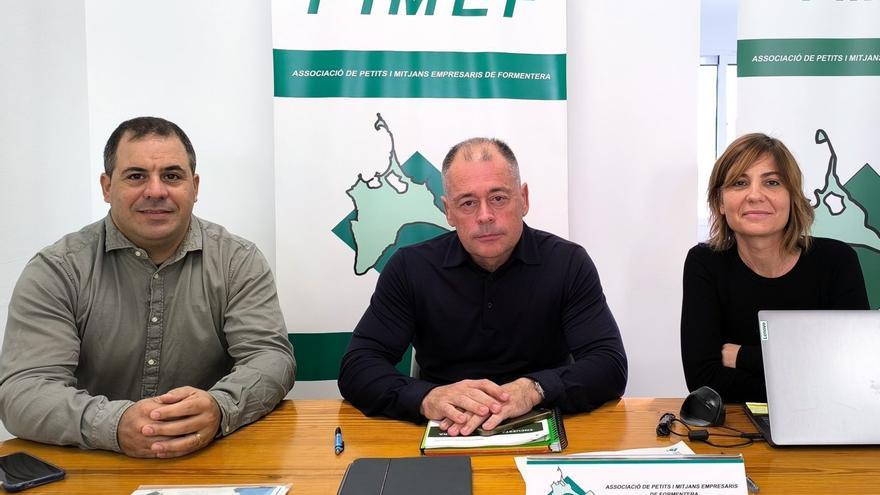 Vicent Roselló, tesorero de Pimef, Pep Mayans, presidente y Lidia Álvarez, secretaria general. | P.M.V.