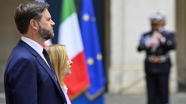 JD Vance participa en el rito de la Pasión de Viernes Santo en el Vaticano sin el papa