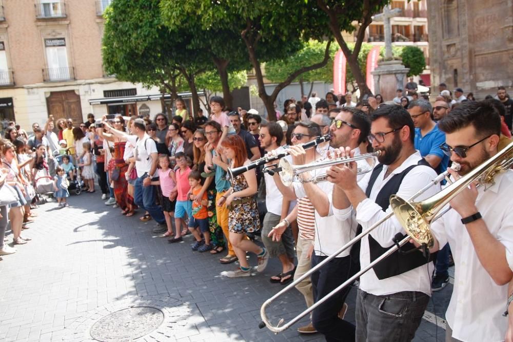 Música balcánica en el centro de Murcia