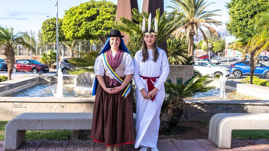 El alcalde de Santa Lucía de Tirajana, Francisco García, recibió a la “Lucía Canaria” y “Lucía Sueca” en las oficinas municipales