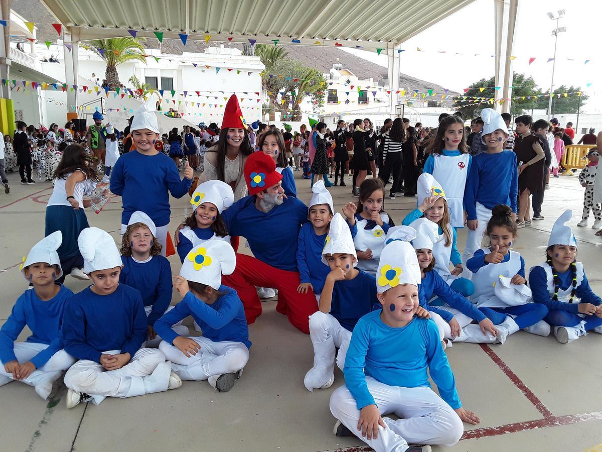 Carnaval del colegio César Manrique (Lanzarote) con las familias de la tele