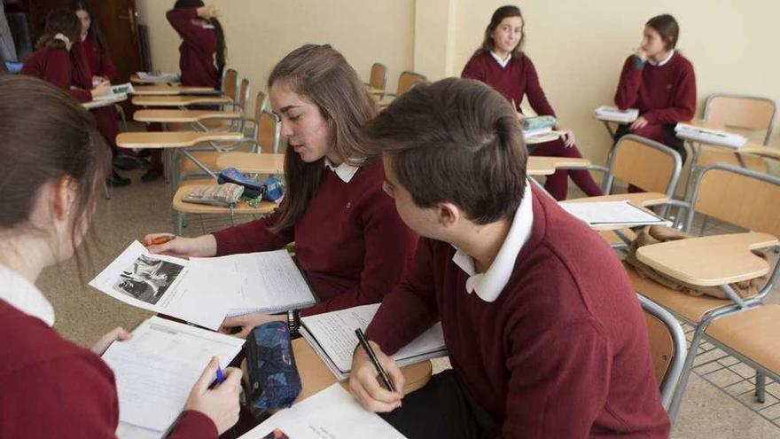 Varios alumnos del Colegio Internacional Meres, en una de las clases.