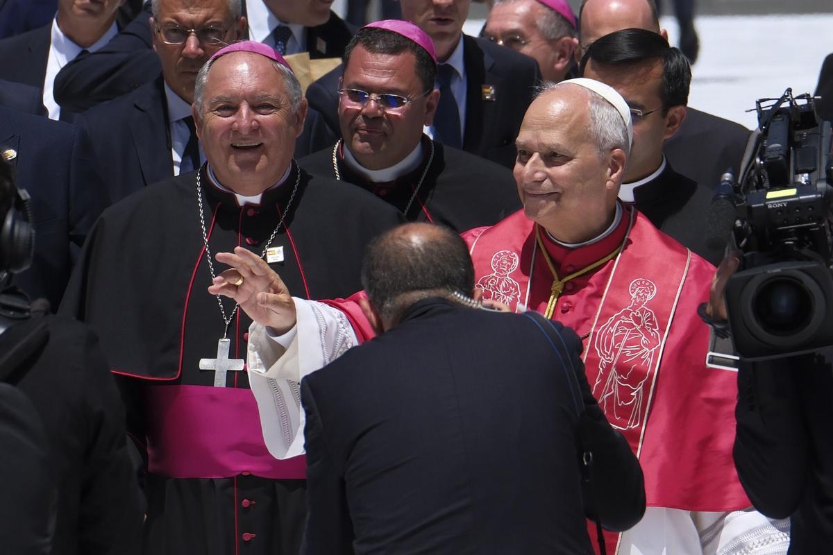 El papa León XIV durante un encuentro con obispos, sacerdotes, diáconos, religiosos, seminaristas y agentes de pastoral en la Catedral de Santa Ana este jueves, en Las Palmas de Gran Canaria.