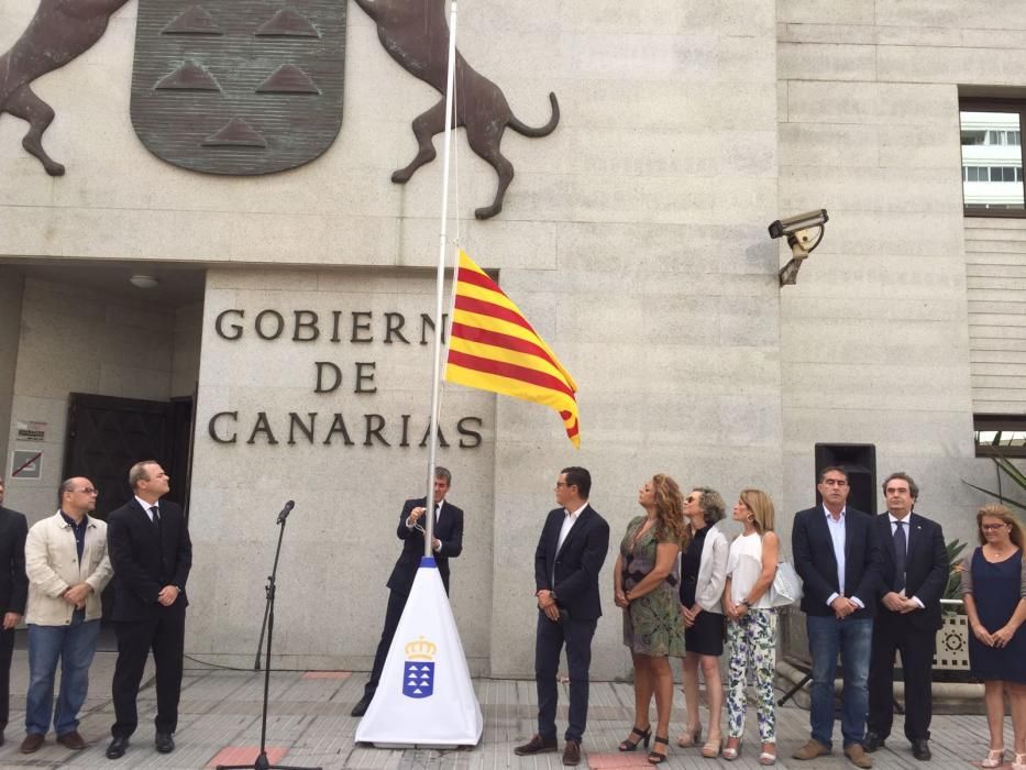 Izado de la bandera de Cataluña en Presidencia de Gobierno