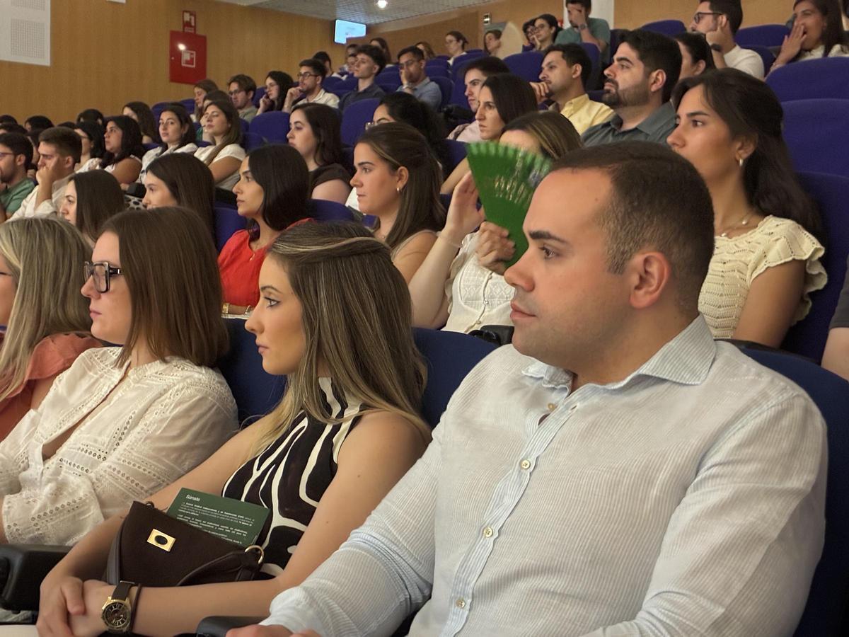 El hospital Reina Sofía de Córdoba da la bienvenida a sus 135 nuevos residentes.