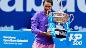 Archivo - Rafa Nadal con el título del Barcelona Open Banc Sabadell 2021