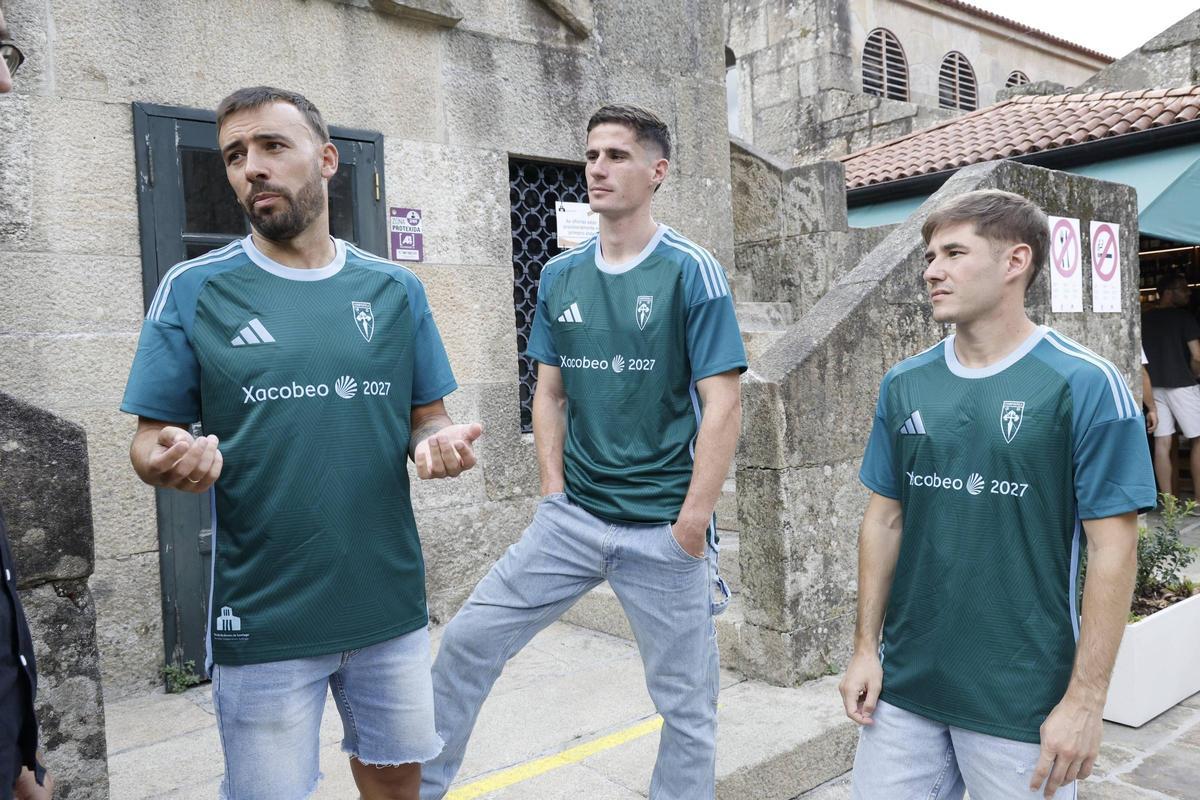 Así es la nueva segunda camiseta del Compostela Así es la nueva segunda camiseta del Compostela