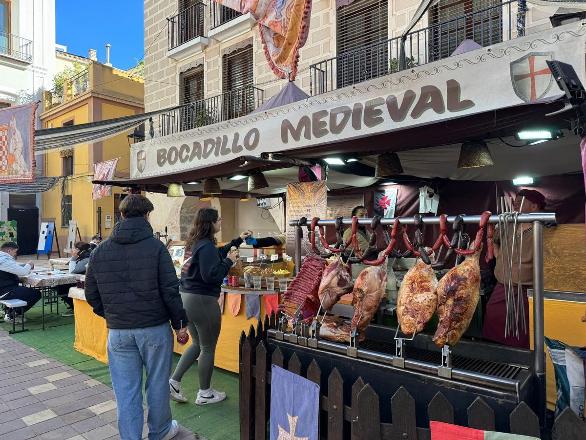 La Feria Solidaria de ONG se celebra de forma paralela a la Fira de Sant Andreu.
