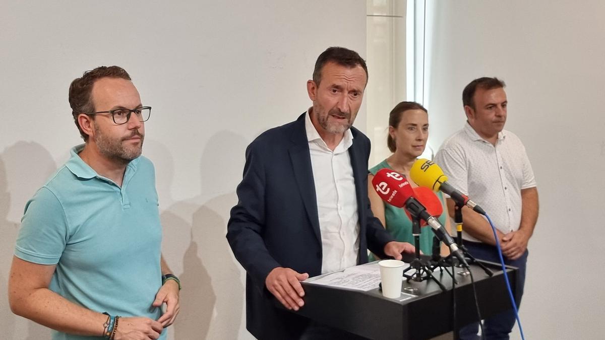 El alcalde, Carloa González, con miembros del equipo de gobierno de Elche, en imagen de archivo