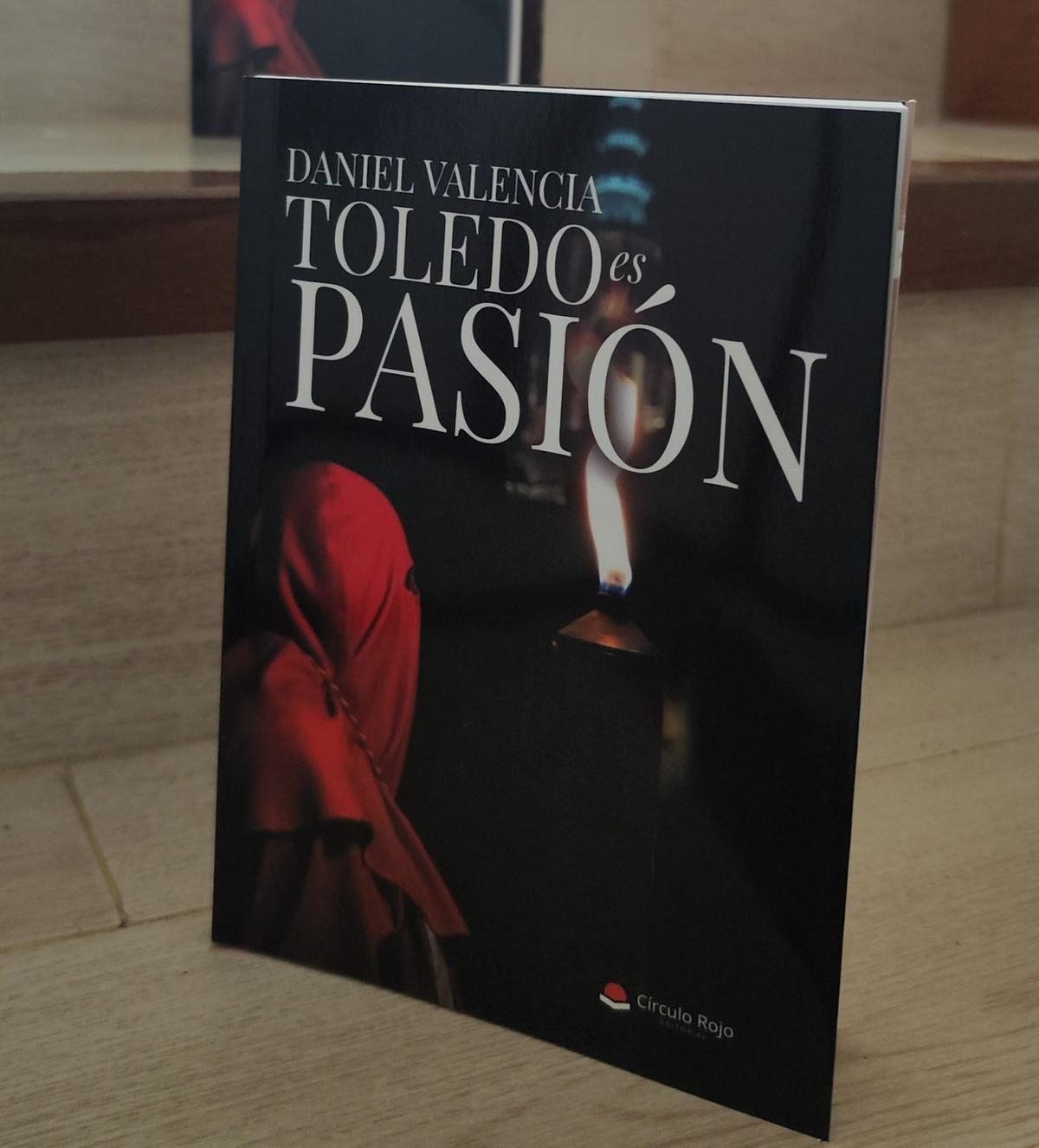 'Toledo es pasión' es el libro de Daniel Valencia que recoge todas las historias de la Semana Santa Toledana