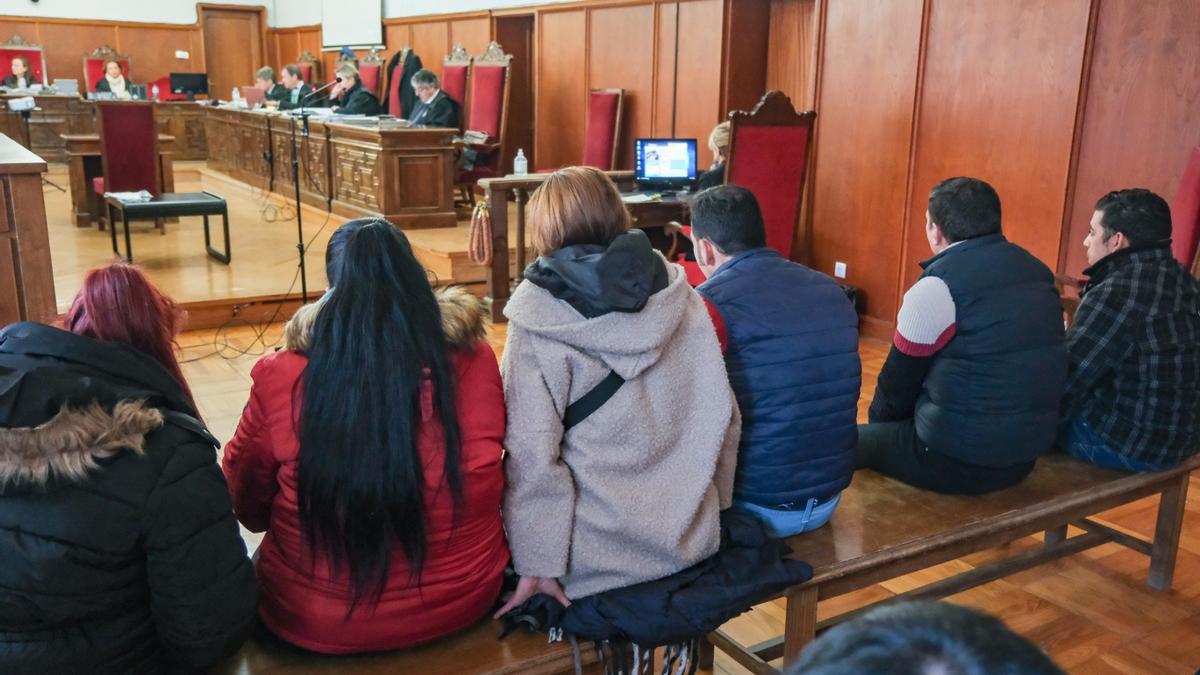Los procesados durante la vista contra ellos en la Audiencia Provincial de Badajoz.