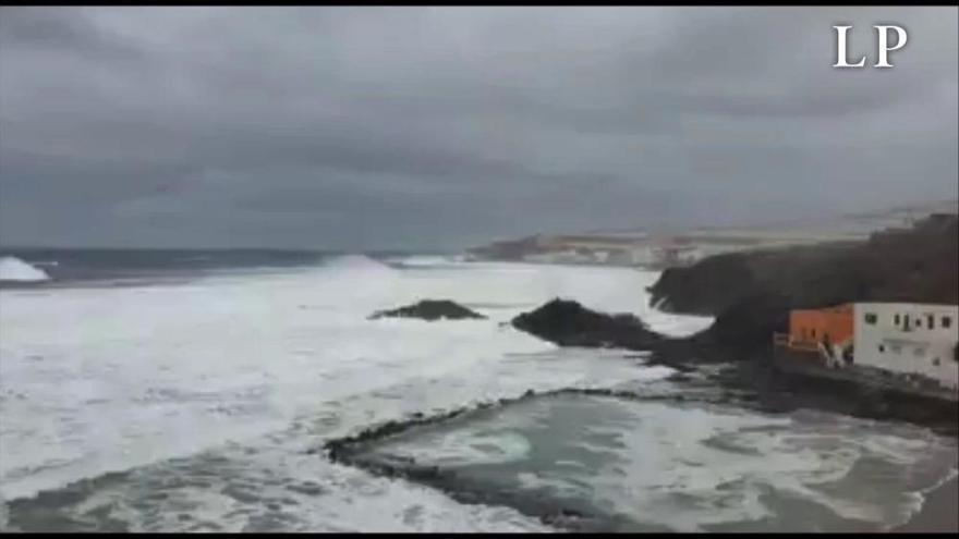 La borrasca sigue lejos de Canarias pero el tiempo trae mar de fondo este jueves