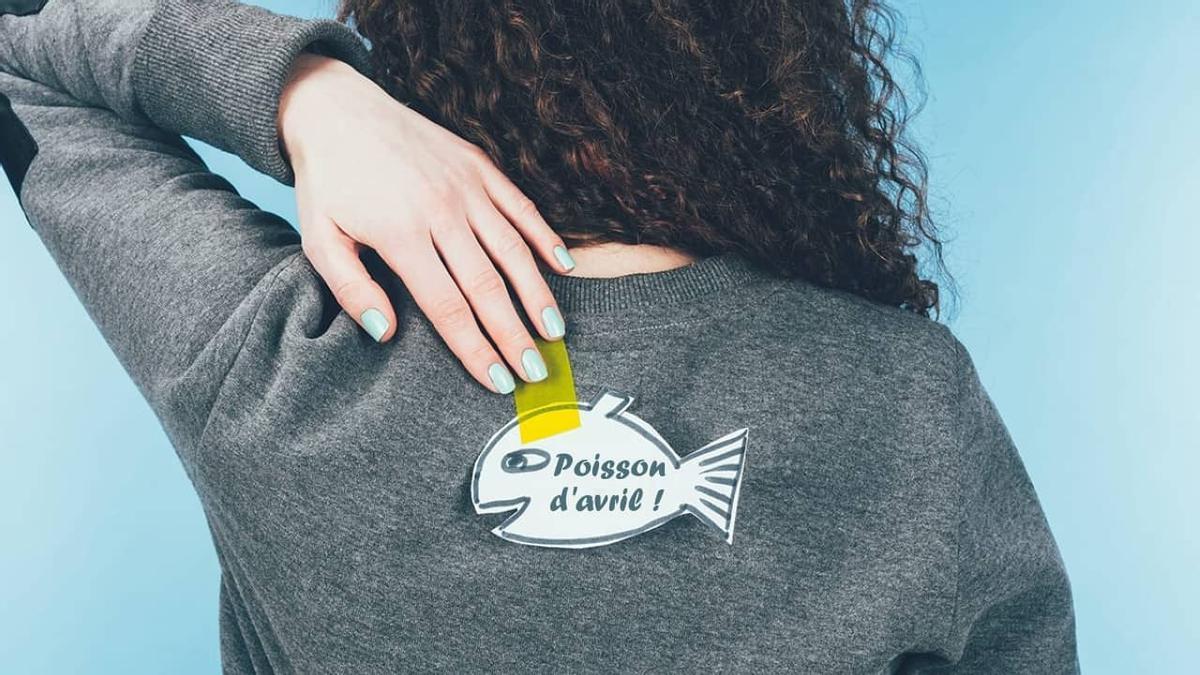 En Francia, Italia o Holanda el 1 de abril se colocan peces en la espalda para gastar una broma