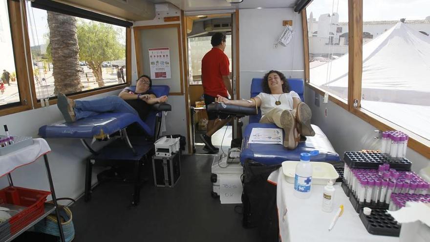 Imagen de una unidad móvil para la donación de sangre.