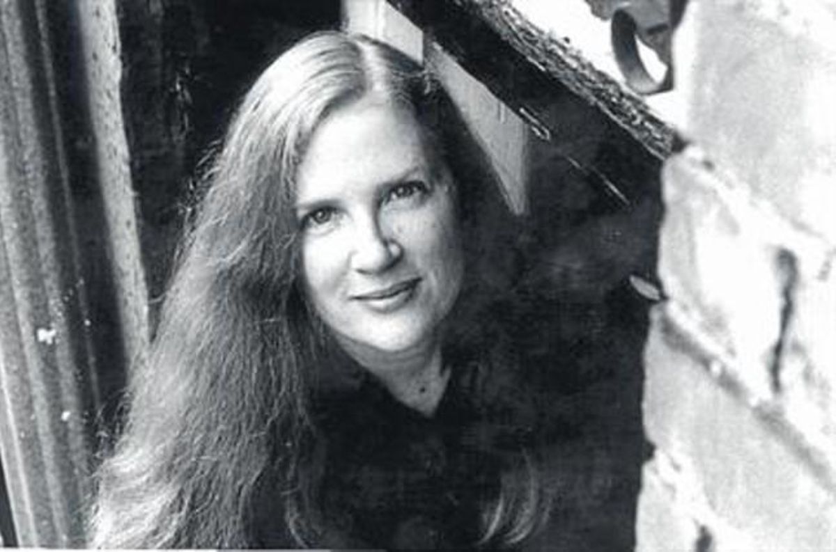 Suzanne Collins ha aconseguit èxit de vendes i de crítica als EUA. Suzanne Collins ha aconseguit èxit de vendes i de crítica als EUA.