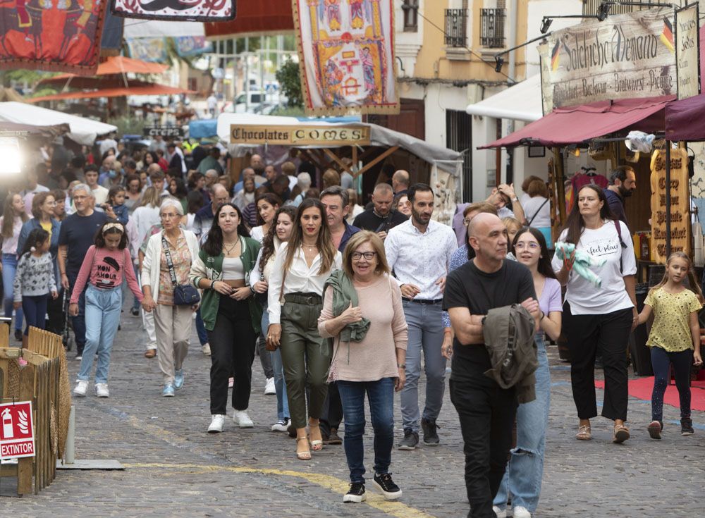 El mercado medieval da inicio a los actos por el 9 d'Octubre en Sagunt.