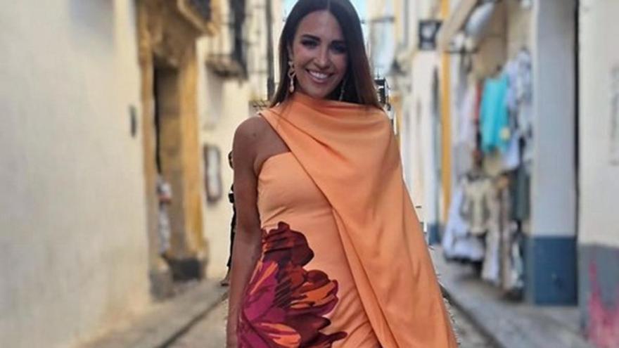 Paula Echevarría, de preboda en Córdoba, deslumbra en la Judería con el perfecto look de invitada en verano