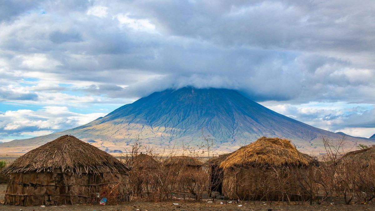 El volcán más raro del mundo: emite lava negra