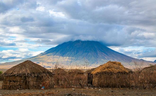 El volcán más raro del mundo: emite lava negra