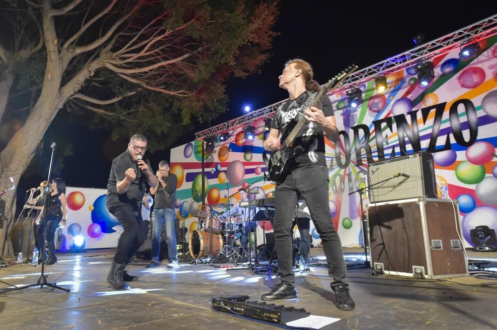 El grupo de rock OVERBOOKING en la plaza de San ...