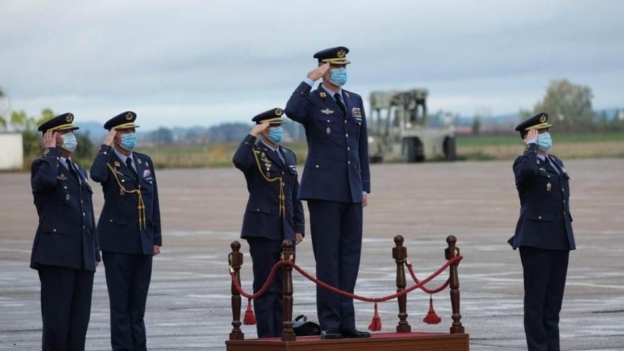 Felipe VI inicia su visita a la base de Talavera por el 50 aniversario de la llegada de los F-5