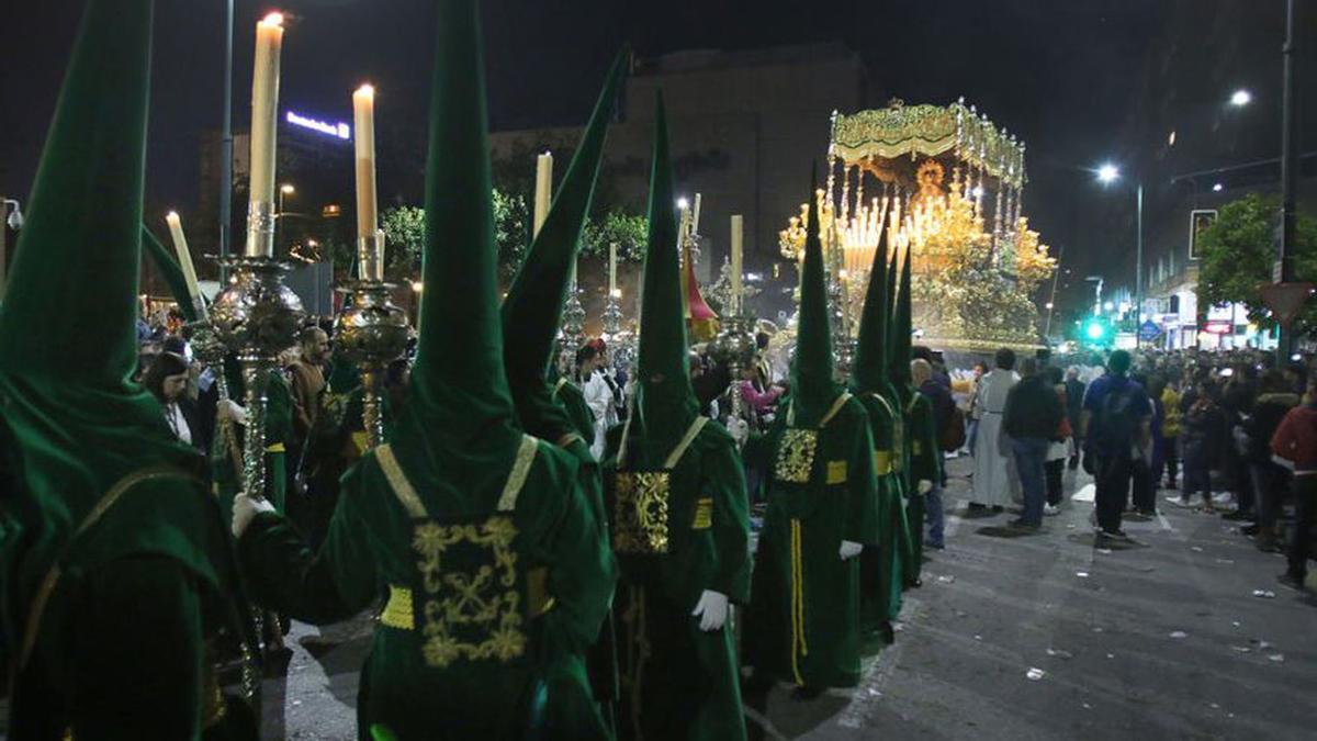 Cortejo de la Virgen de la Esperanza, el Jueves Santo.