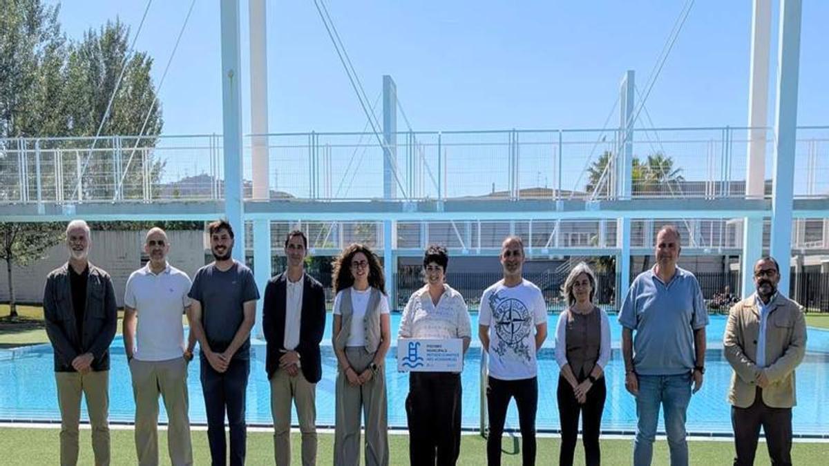 Presentación de las piscinas como refugios climáticos en Santa Coloma.