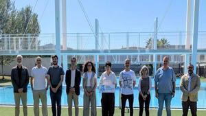 Presentación de las piscinas como refugios climáticos en Santa Coloma.