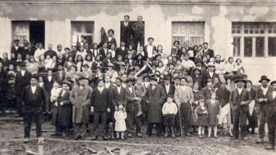 Inauguración de la escuela de Fontelo.