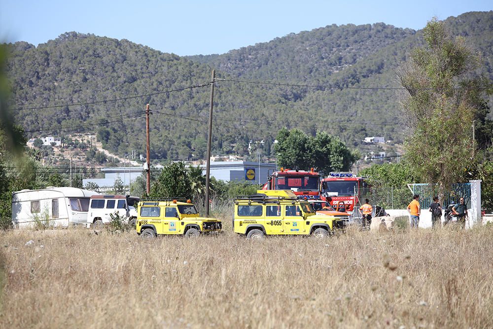 Incendio en una zona de rastrojos en Sant Antoni