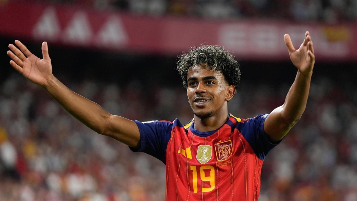 Lamine Yamal celebra uno de sus goles en el España-Croacia