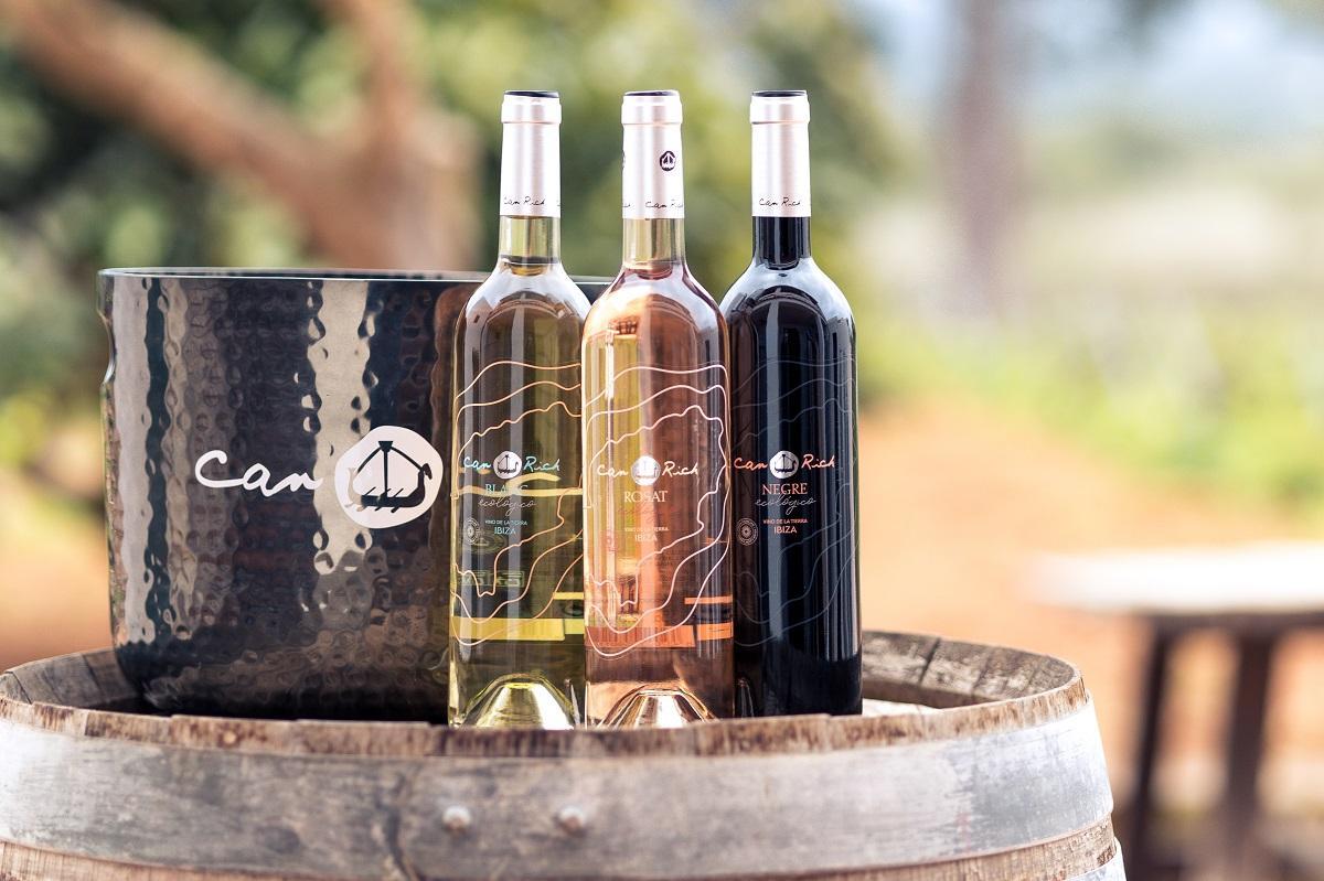Los vinos de Can Rich son frescos, aromáticos, fluidos y con carácter mediterráneo.