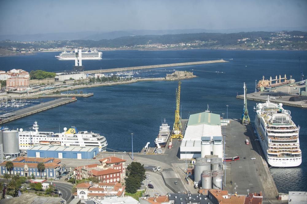 Triple escala de cruceros en A Coruña