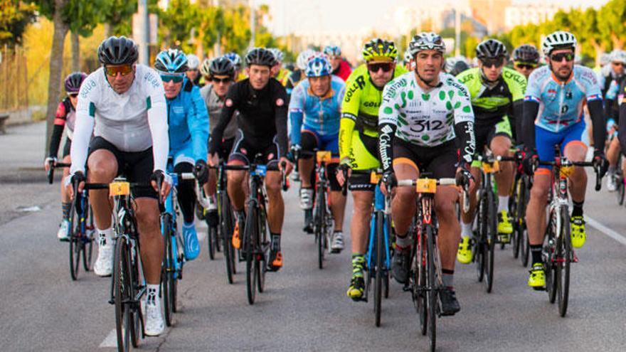 Ocho mil ciclistas provocarán el corte de carreteras de media isla el sábado