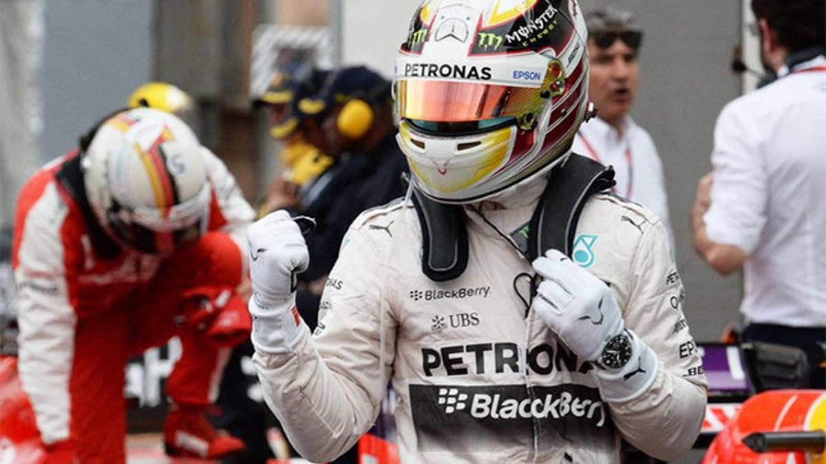 La felicidad de Hamilton tras lograr por vez primera la pole en Mónaco