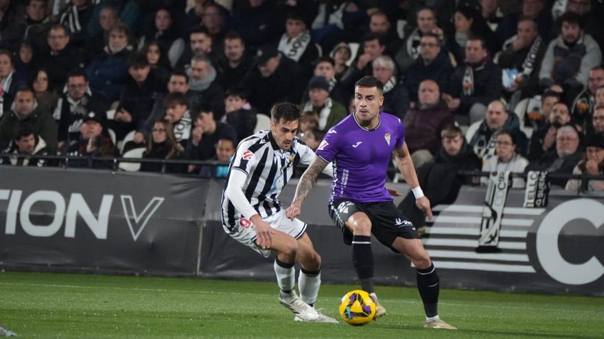 El Córdoba CF se agarra al último segundo para conquistar de nuevo Castalia