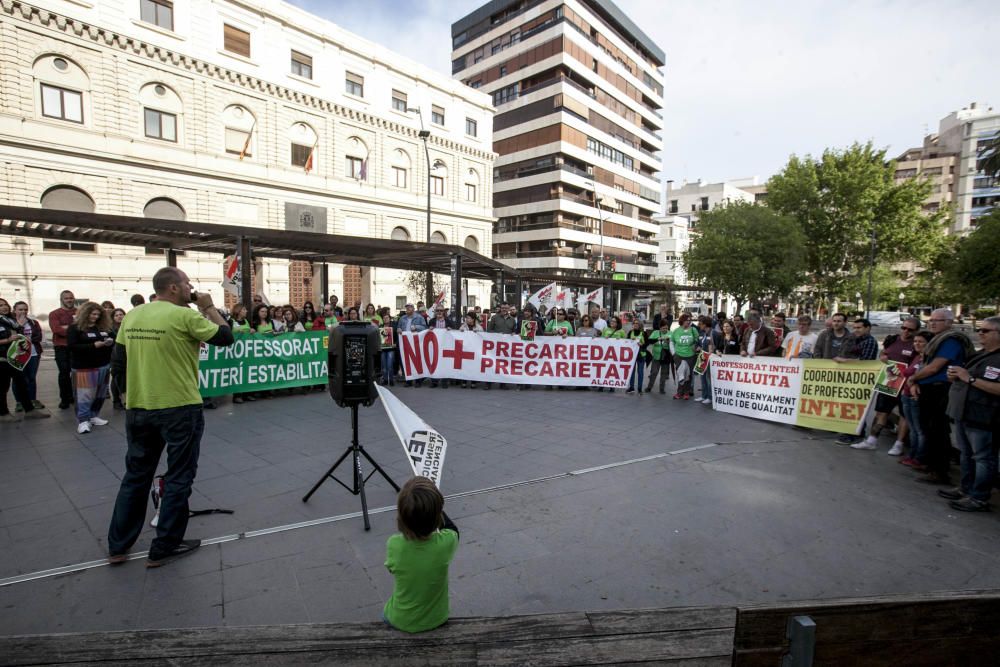 Los profesores interinos piden a Marzá que negocie