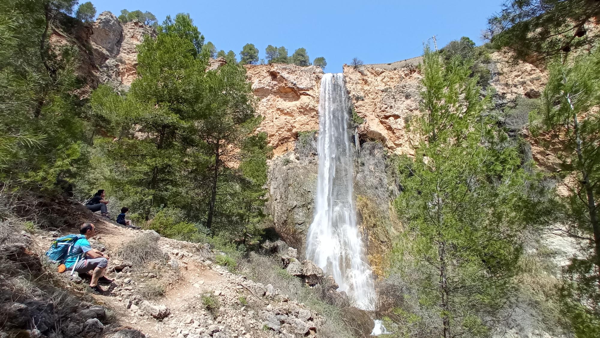 Los parajes de Alcoy se convierten en un reclamo turístico tras las lluvias de marzo y abril