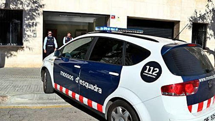 Els Mossos s&#039;emporten a la presó els pares del nen