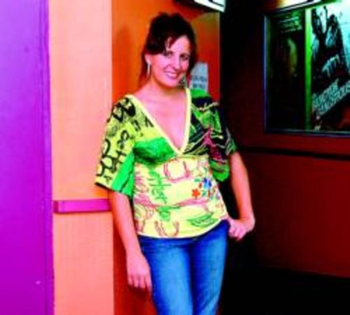 UNA DIRECTORA COMBATIVA CÁCERES, 1973 HA ESTUDIAT A SAN ANTONIO DE BAÑOS (CUBA) UNA DIRECTORA COMBATIVA CÁCERES, 1973 HA ESTUDIAT A SAN ANTONIO DE BAÑOS (CUBA)