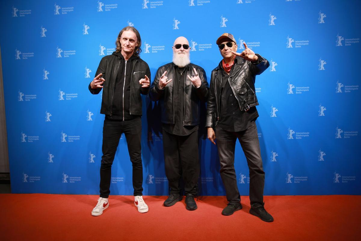 De izquierda a derecha, Sam Dunn, Rob Halford y Tom Morello, durante la presentación del documental 'The Ballad of Judas Priest', este domingo, en la Berlinale.