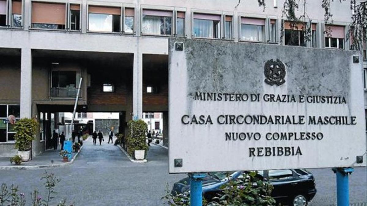 Entrada principal de la prisión de Rebibbia, en Roma, desde donde escribe el preso que exculpa a Óscar Sánchez.