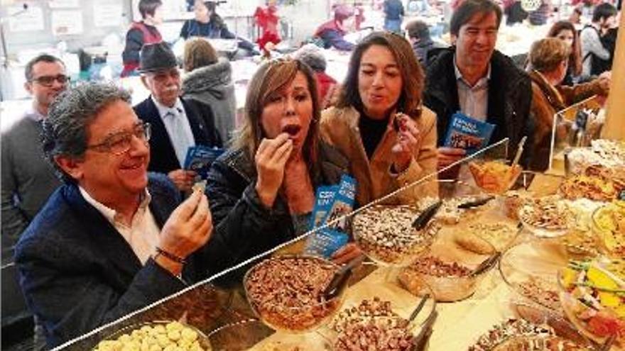 Millo, Sánchez-Camacho, Veray i Sánchez-Bustamante, ahir en la visita al Mercat del Lleó de Girona.