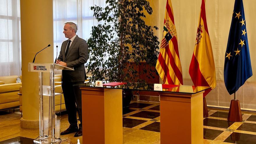 El presidente del Gobierno de Aragón, Jorge Azcón, en la sala de columnas del Edifio Pignatelli.