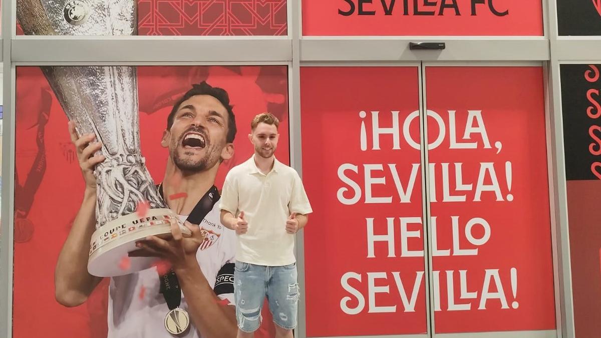 Peque llega a Sevilla para convertirse en el segundo fichaje del Sevilla FC