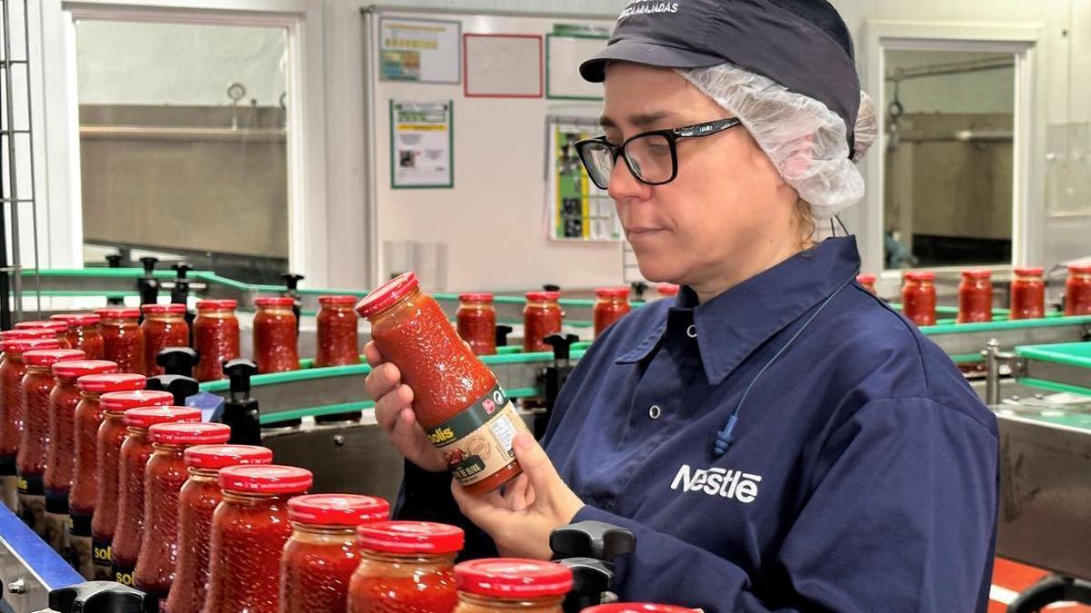 Guadalupe Gómez, directora de la fábrica de Nestlé en Miajadas.